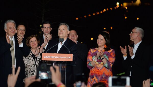 Премьер-министр Венгрии Виктор Орбан выступает перед журналистами в Будапеште в день парламентских выборов в Венгрии. 8 апреля 2018