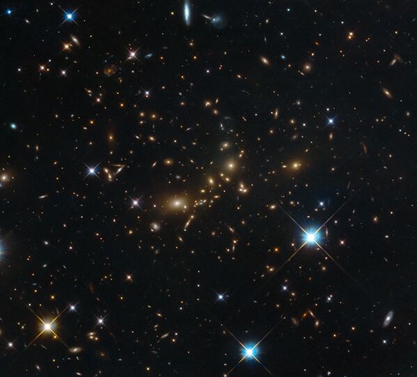 Фотография скопления PLCK_G308.3-20.2, одного из крупнейших объектов Вселенной