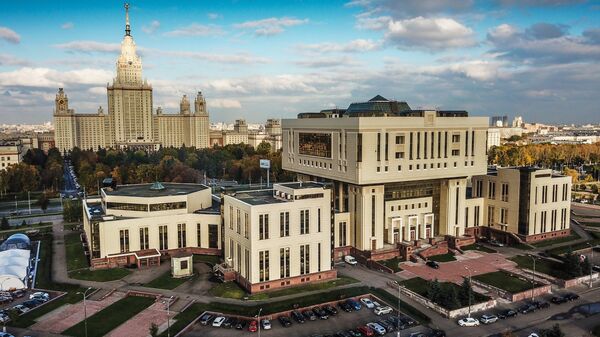 Фундаментальная библиотека МГУ и главное здание МГУ в Москве