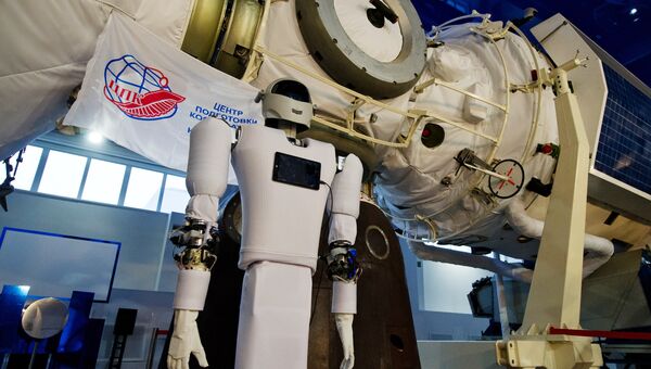 Новая антропоморфная робототехническая система Андронавт во время демонстрации в Центре подготовки космонавтов (ЦПК) имени Юрия Гагарина. Архивное фото