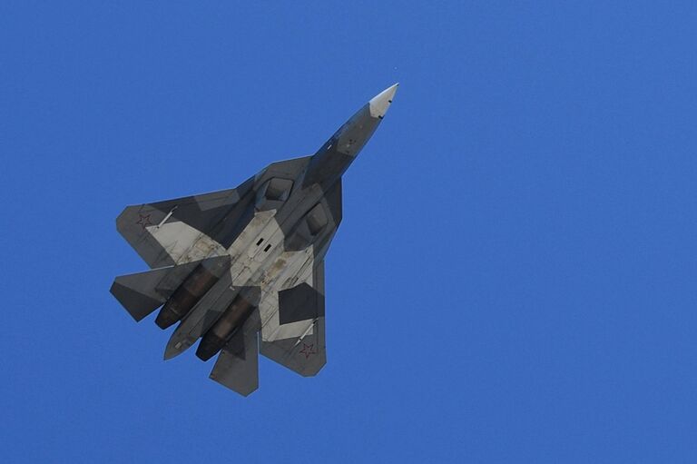 Многофункциональный истребитель Су-57 во время репетиции парада Победы на военном полигоне Алабино Многофункциональный истребитель Су-57 во время репетиции парада Победы на военном полигоне Алабино
