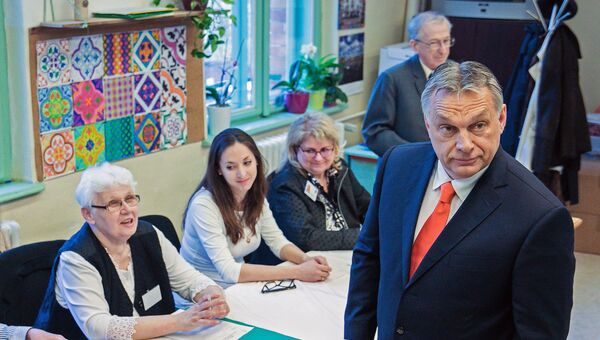 Премьер-министр Венгрии Виктор Орбан на избирательном участке в Будапеште во время парламентских выборов в Венгрии