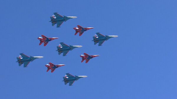 Боевые машины в небе и на земле: как репетируют парад Победы Боевые машины в небе и на земле: как репетируют парад Победы