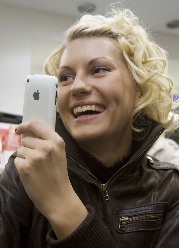 Первые покупатели коммуникатора iPhone3G в Москве
