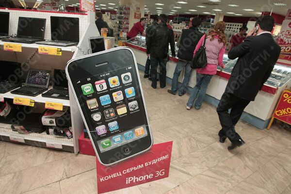Продажи iPhone 3G в магазинах Москвы начались в полночь 