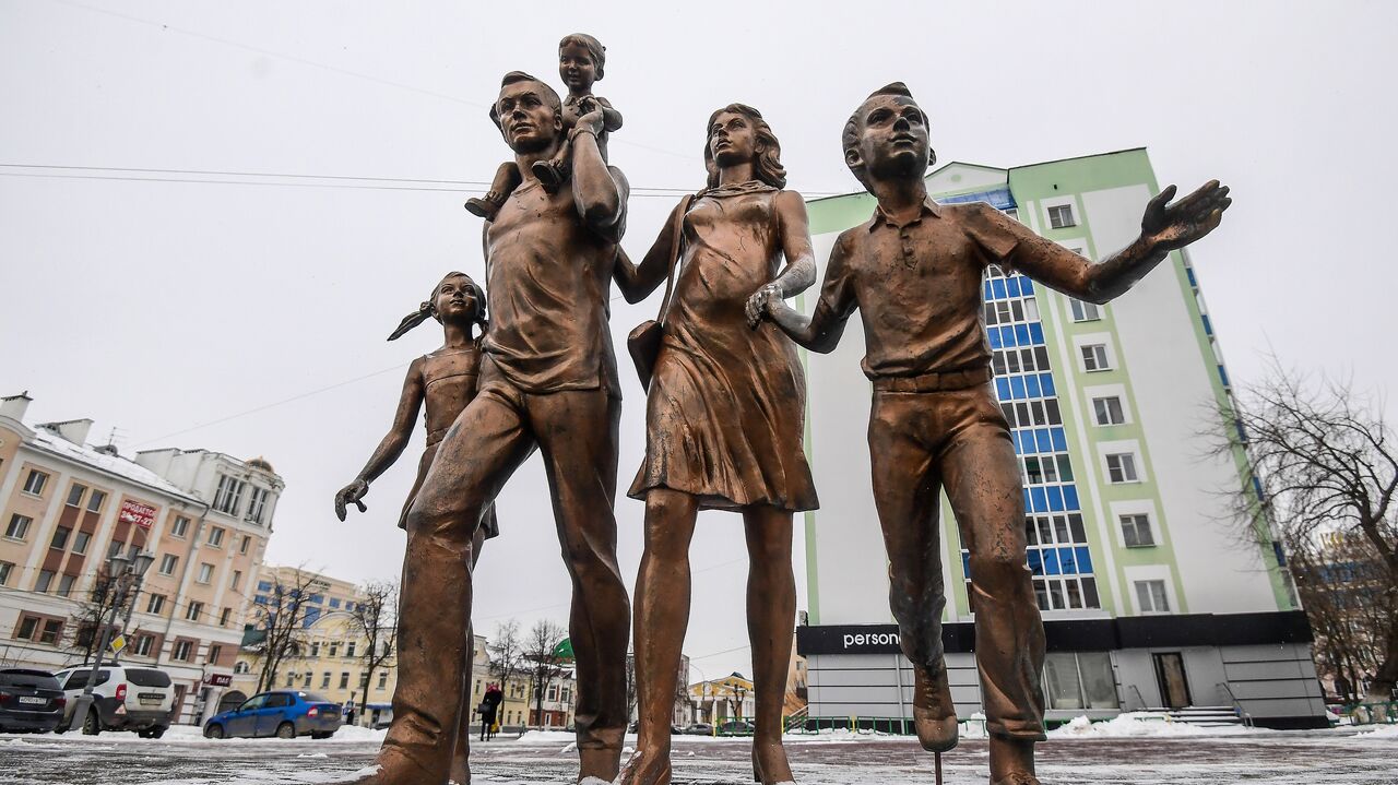 Памятник семье город Саранск