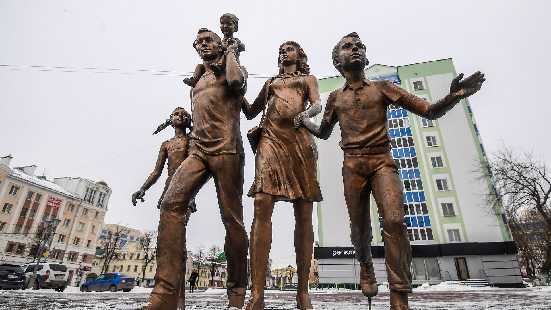 Памятник семье в Саранске - РИА Новости, 1920, 14.12.2020