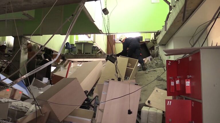 Кадры с места ЧП в Кургане, где в магазине Магнит обрушились перекрытия Кадры с места ЧП в Кургане, где в магазине Магнит обрушились перекрытия