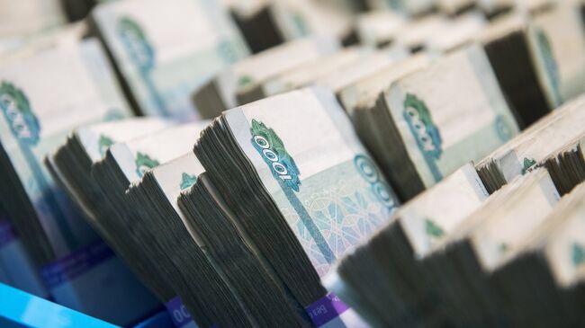 Банкноты номиналом 1000 рублей. Архивное фото