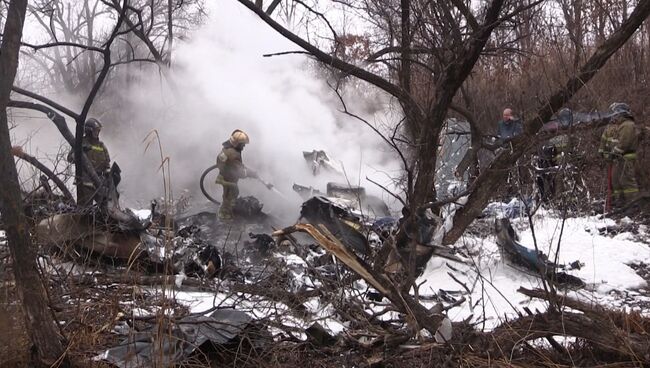 Кадры с места крушения вертолета Ми-8 в Хабаровске