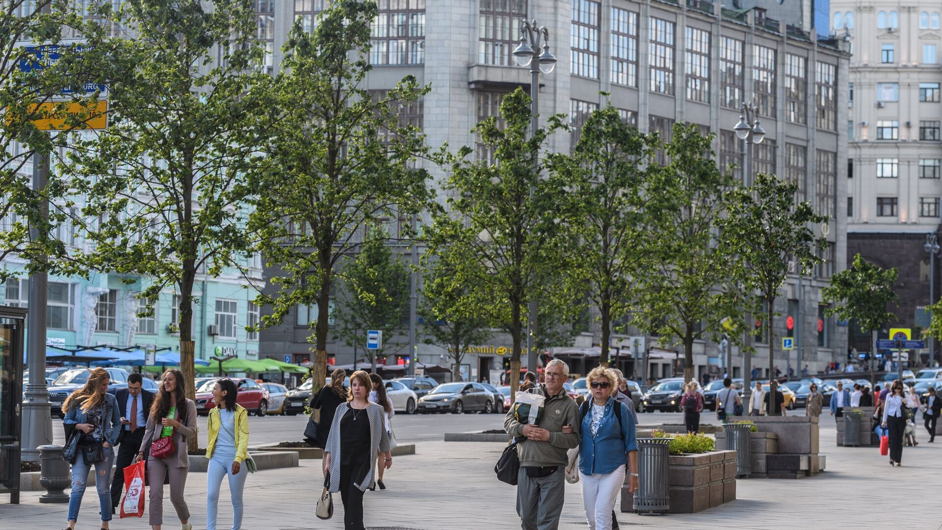 Прохожие на Тверской улице в Москве - РИА Новости, 1920, 17.05.2018