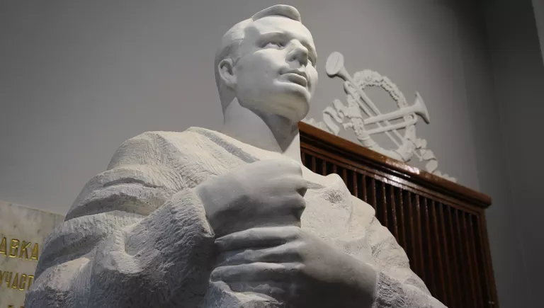 Памятник Ю. А. Гагарину, музей космоса МДЦ Артек