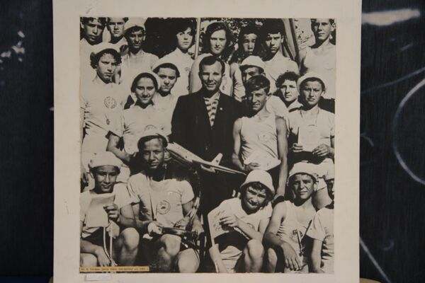 Ю. А. Гагарин и артековцы Ю. А. Гагарин и артековцы