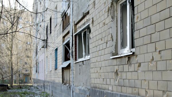 Жилой дом  Куйбышевского района после ночного обстрела в Донецке. 11 апреля 2018