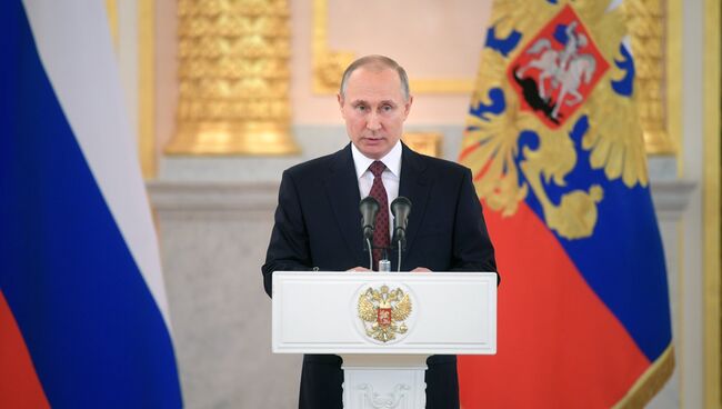 Владимир Путин выступает на церемонии вручения верительных грамот послов иностранных государств в Александровском зале Большого Кремлёвского дворца. 11 апреля 2018