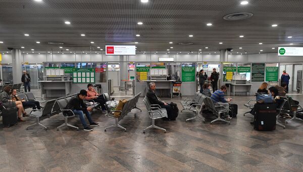 Пассажиры в зоне отлета аэропорта Шереметьево. Архивное фото