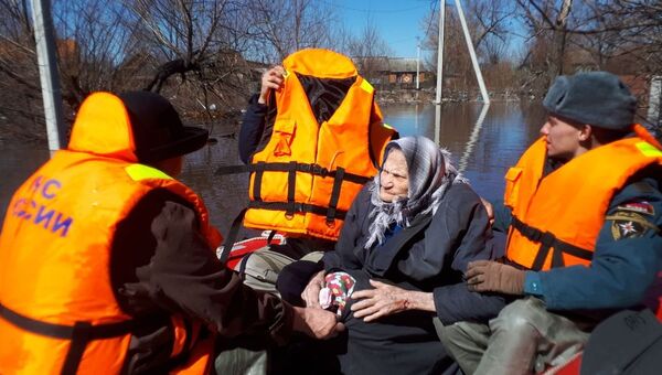 Помощь людям во время половодья в Пензенской области. 12 апреля 2018