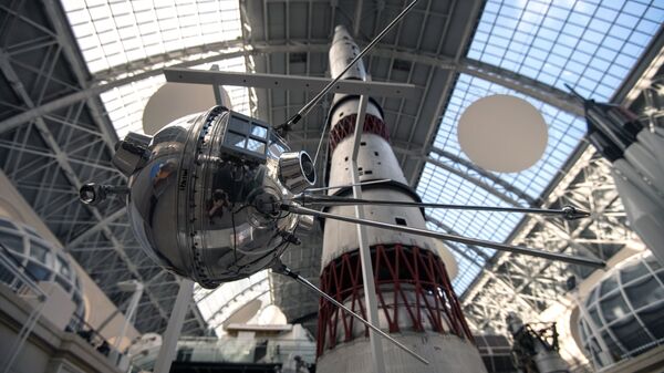 Макет советской автоматической межпланетной станции Луна-1  в центре Космонавтика и авиация на ВДНХ