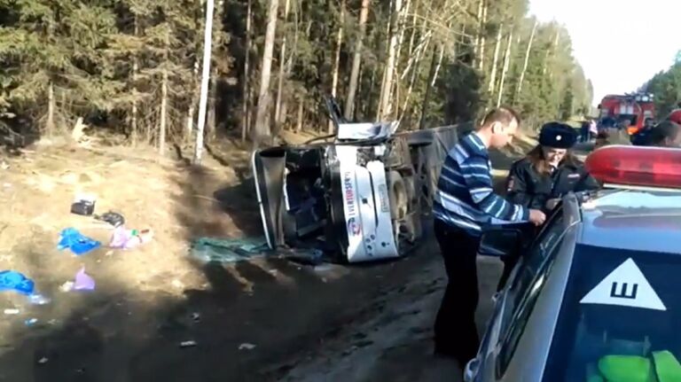 Первые кадры с места столкновения автобуса с детьми и легковушки в Подмосковье Первые кадры с места столкновения автобуса с детьми и легковушки в Подмосковье