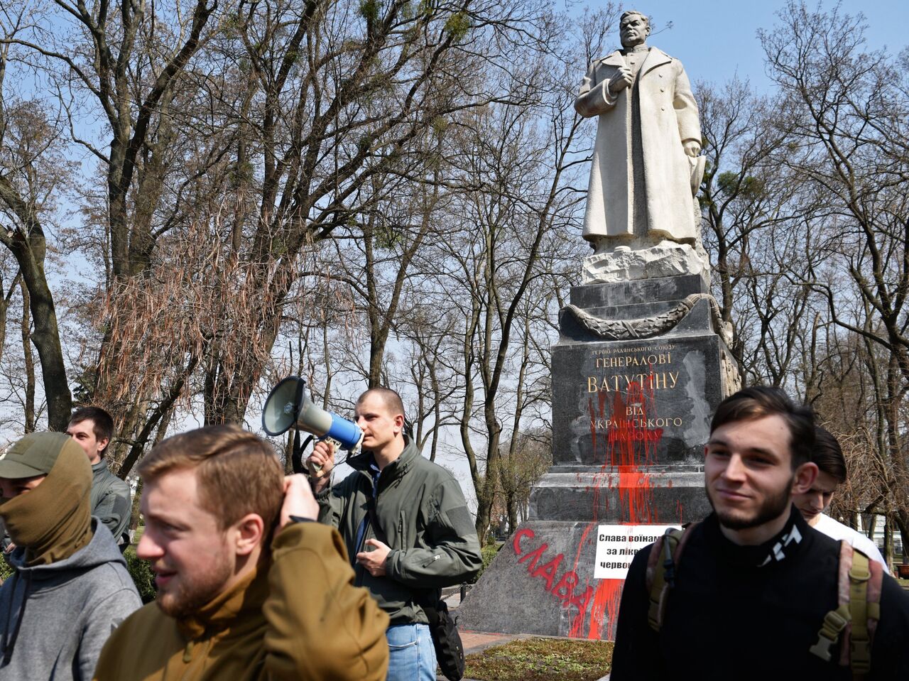 Ломать — не строить. Как на Украине сносят советские памятники - РИА  Новости, 08.07.2022