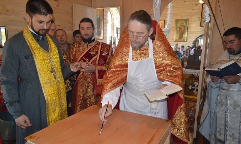 Освящение престола в новом храме Спаса Нерукотворного в селе Ходосы Ровенской области