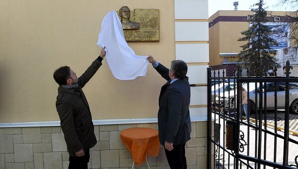 Церемония открытия мемориальной доски в честь композитора Александра Александрова в Твери