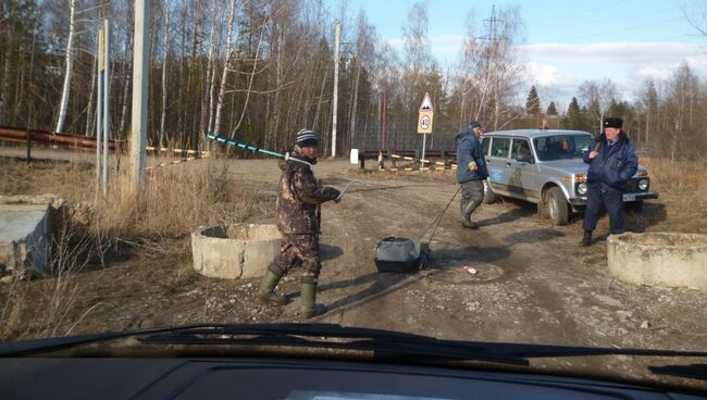 Рыбаки во время половодья в Нижегородской области. 13 апреля 2018