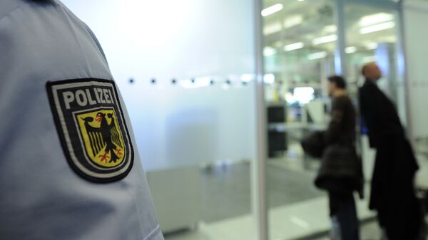 Сотрудник полиции в аэропорту Мюнхена, Германия