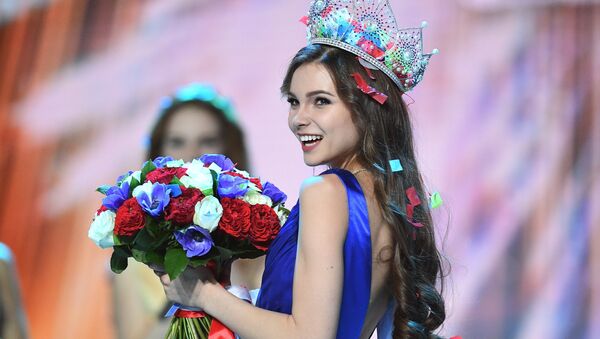 Мисс Россия 2018 Юлия Полячихина на церемонии награждения финалисток конкурса Мисс Россия-2018
