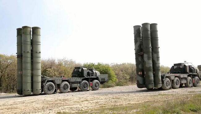 Ракетчики развернули комплексы С-400 Триумф на учениях в ЮВО