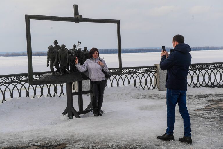 Трехмерная бронзовая композиция по мотивам картины художника Ильи Репина Бурлаки на Волге в Самаре