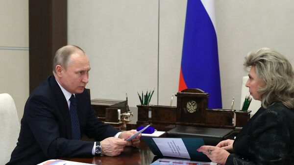 Президент РФ Владимир Путин и уполномоченный по правам человека Татьяна Москалькова во время встречи. 16 апреля 2018