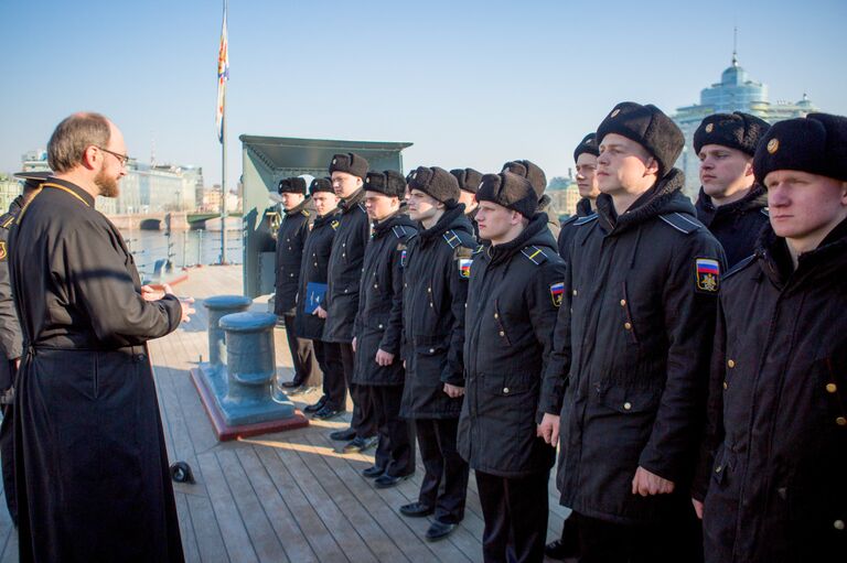 Литургия в храме Николая Чудотворца на крейсере Аврора Литургия в храме Николая Чудотворца на крейсере Аврора