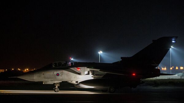 Самолет перед вылетом с военной базы на Кипре. Архивное фото
