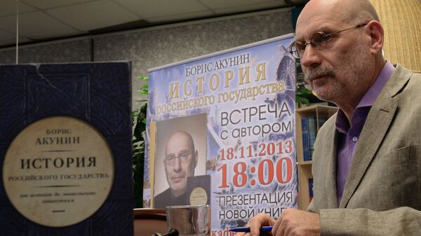 Писатель Борис Акунин на презентации своей книги История государства российского