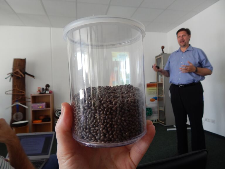 Гранулы термопластика, полученного из лигнина