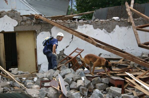 Из-за землетрясения в Индонезии пострадали не менее 49 человек