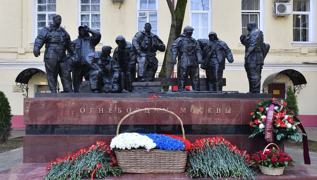 Торжественное открытие памятника Огнеборцам Москвы на территории Главного управления МЧС России по Москве. 17 апреля 2018