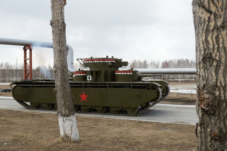 Копия советского многобашенного тяжёлого танка Т-35, воссозданного специалистами участка ремонта и реставрации военной техники АО Уралэлектромедь в Екатеринбурге. Танк Т-35 является единственным в мире пятибашенным танком