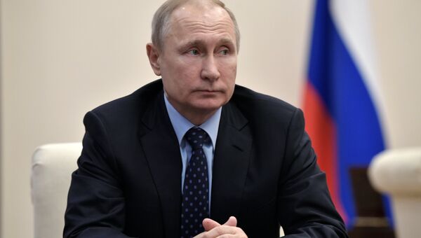 Владимир Путин проводит совещание по экономическим вопросам. Архивное фото