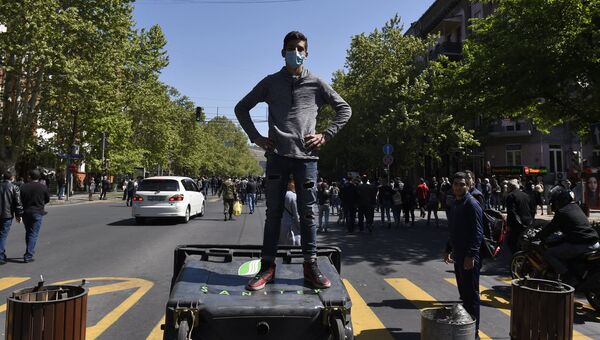 Участники акции протеста сторонников оппозиции в Ереване. 17 апреля 2018