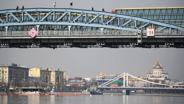 Вид на Андреевский мост в Москве. Архивное фото