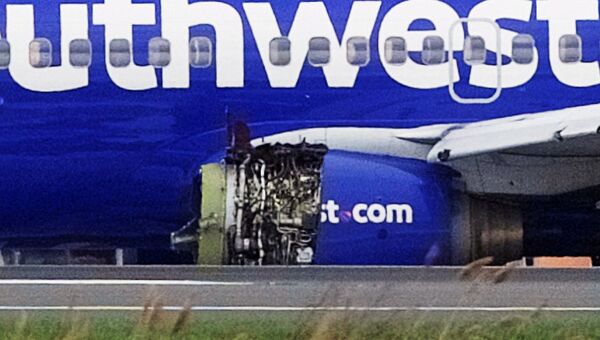 Самолет авиакомпании Southwest Airlines совершил экстренную посадку в Филадельфии из-за проблем с двигателем