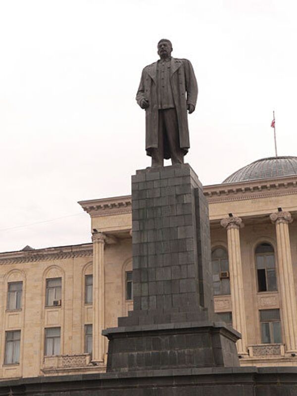 Памятник Сталину. Архив