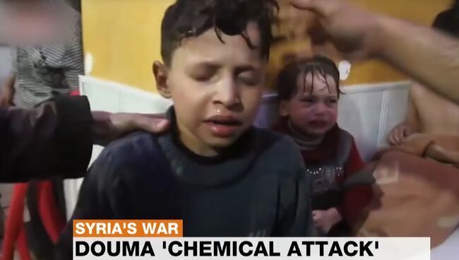 Стоп-кадр из видеорепортажа о якобы имевшей быть химической атаке в Думе