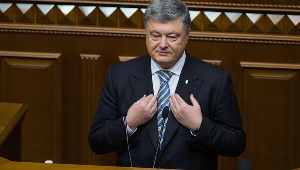 Президент Украины Петр Порошенко выступает на заседании Верховной рады Украины. 19 апреля 2018