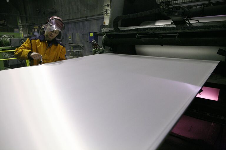 Изготовление алюминиевой ленты в прокатном цехе завода Русал Саянал