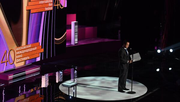 Министр культуры РФ Владимир Мединский выступает на церемонии открытия 40-го Московского международного кинофестиваля