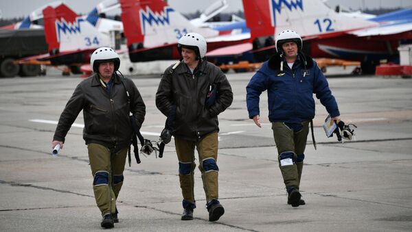 Авиационная группа высшего пилотажа Русские Витязи после репетиции воздушной части Парада Победы.