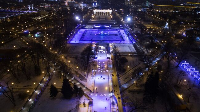 Каток в Центральном парке культуры и отдыха имени А.М. Горького в Москве (Россия)